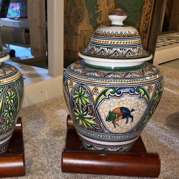 Portuguese Authentic Hand Painted Signed Urn Vases w Lids Vintage - Picture 2 of 7